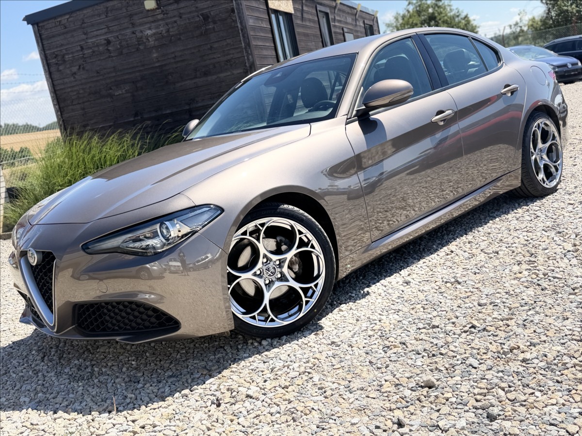 Alfa Romeo Giulia 2,2 A/T 110kW BIXENON KŮŽE