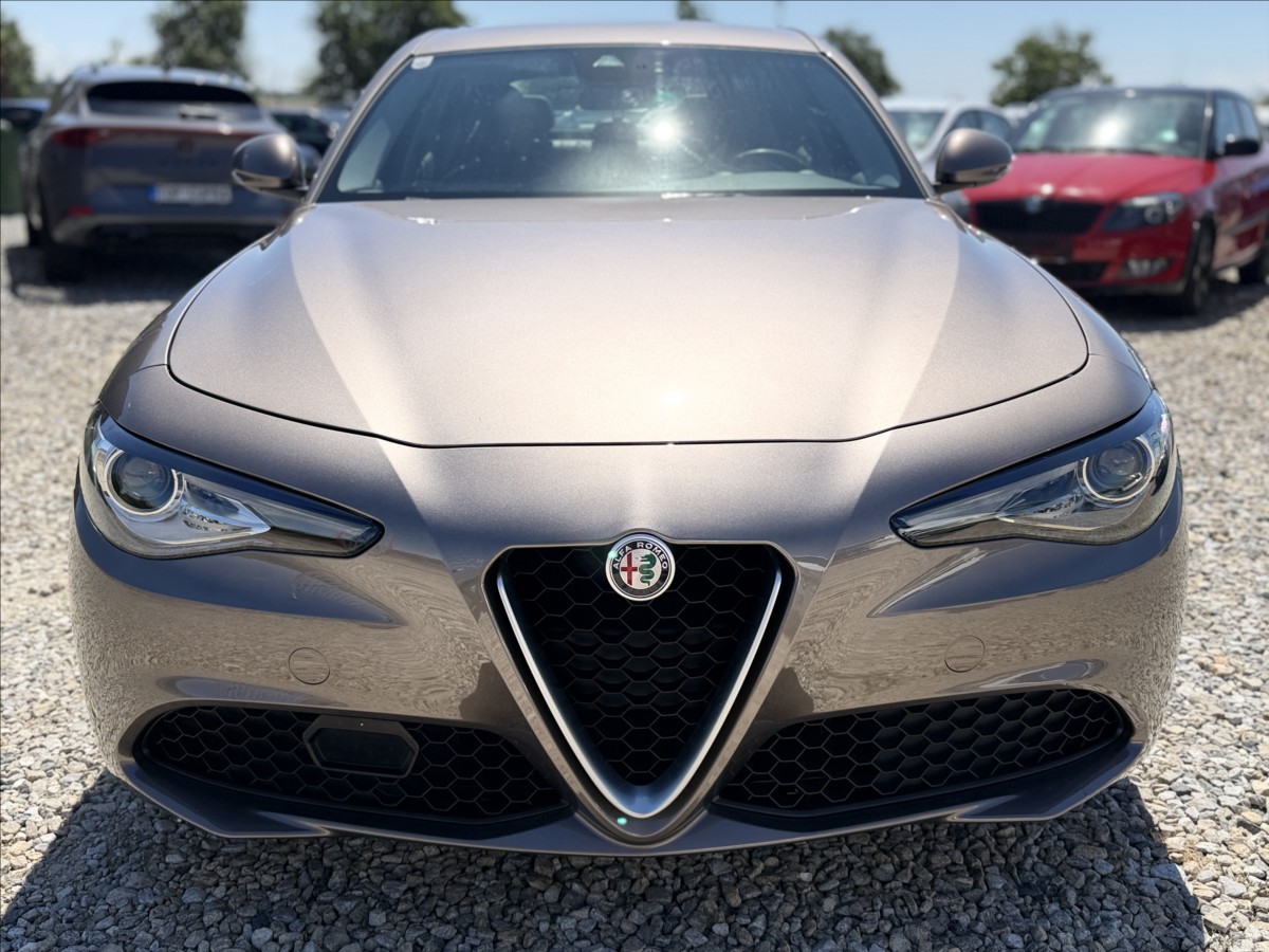 alfa-romeo-giulia-2-2-a-t-110kw-bixenon-kuze - 1