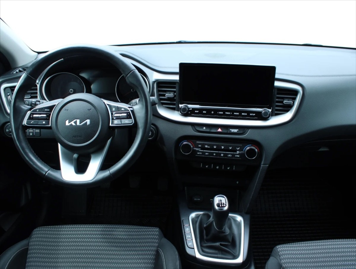 kia-ceed-1-5-t-gdi-gpf-top-sw - 8