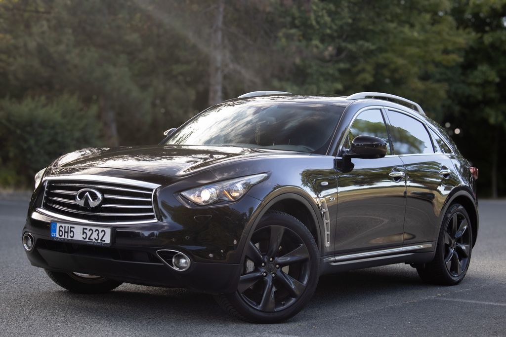Infiniti QX70 Verze S, servisované, DVB-T