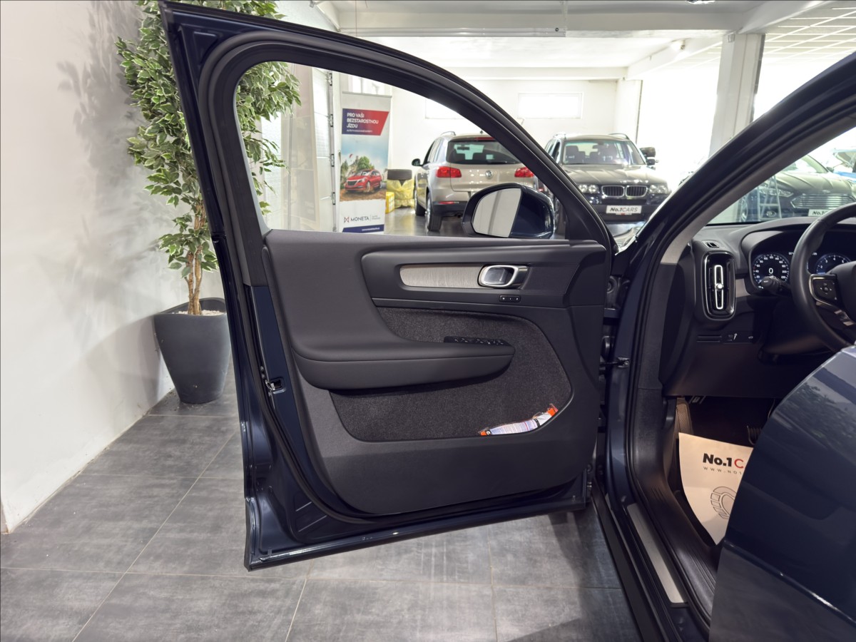 volvo-xc40-2-0-b4-awd-momentum-dph - 5