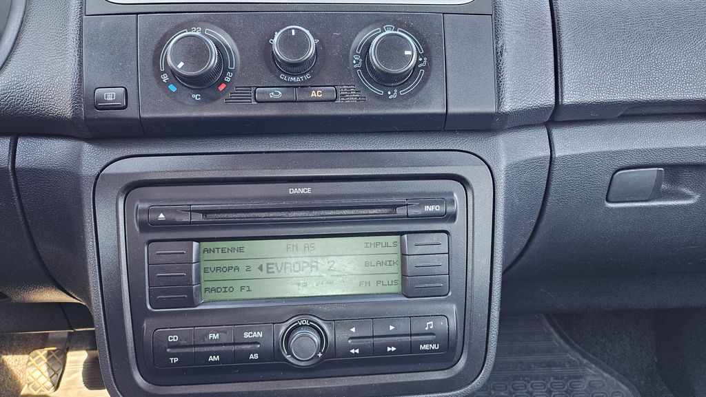 skoda-fabia-1-4-16v-1-majitel-v-cr-klima - 8