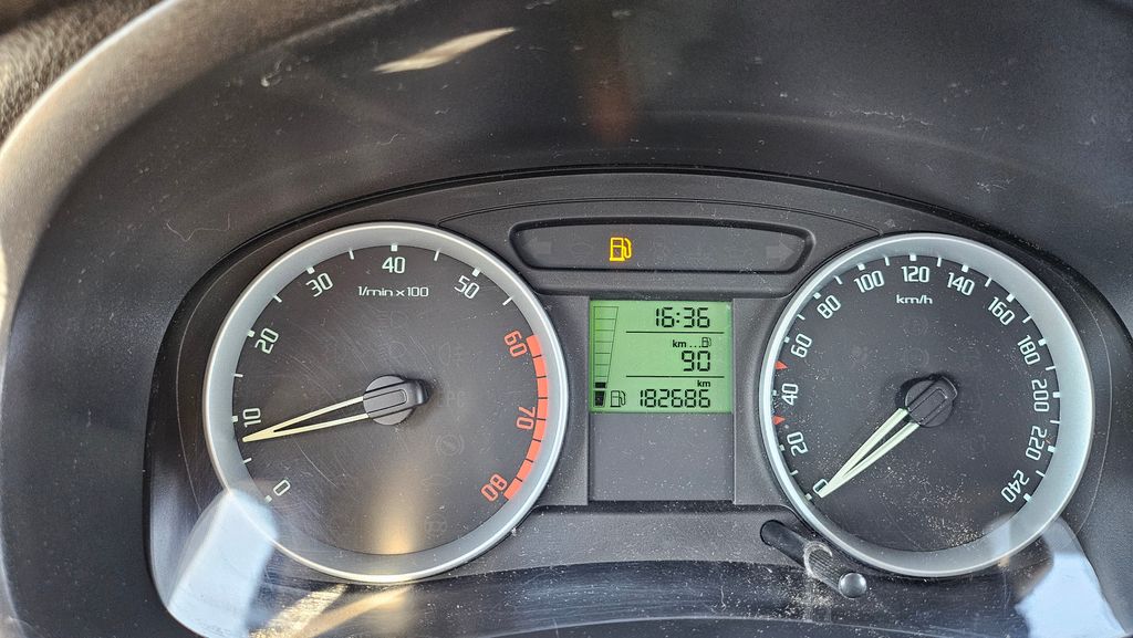 skoda-fabia-1-4-16v-1-majitel-v-cr-klima - 9