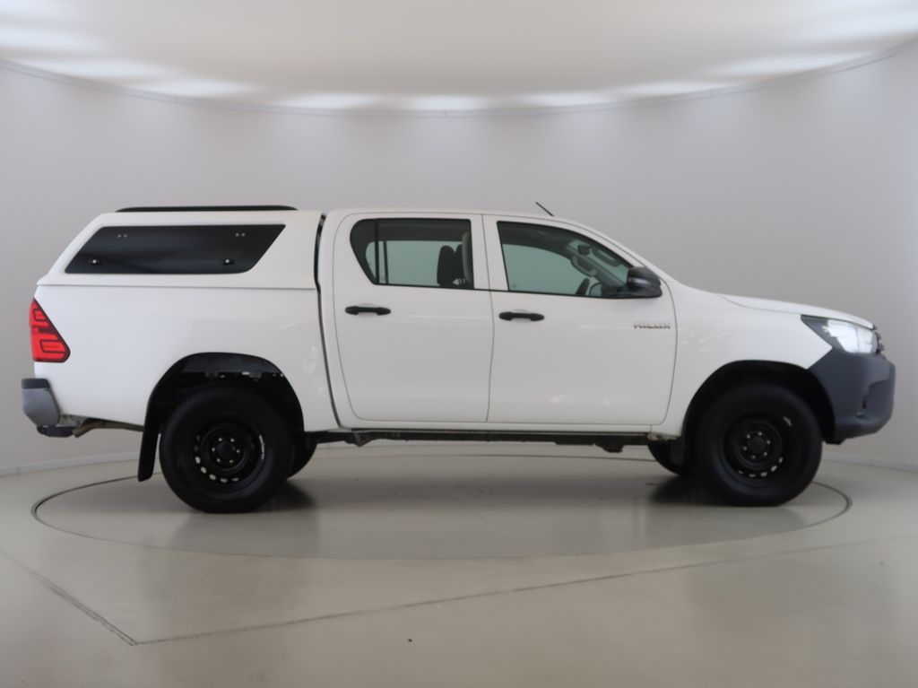 toyota-hilux-2-4-d-4d-doublecab-4x4-live-cz-1maj - 3