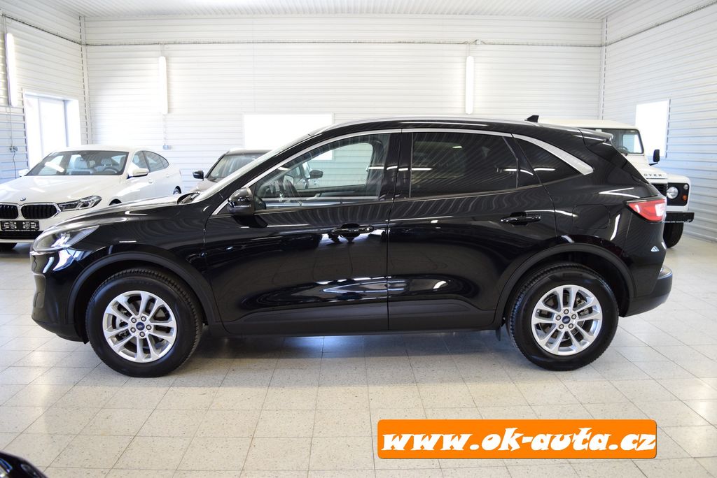 ford-kuga-2-5-hybrid-titanium-2023 - 1