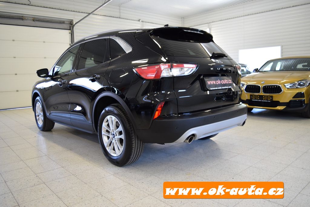 ford-kuga-2-5-hybrid-titanium-2023 - 2