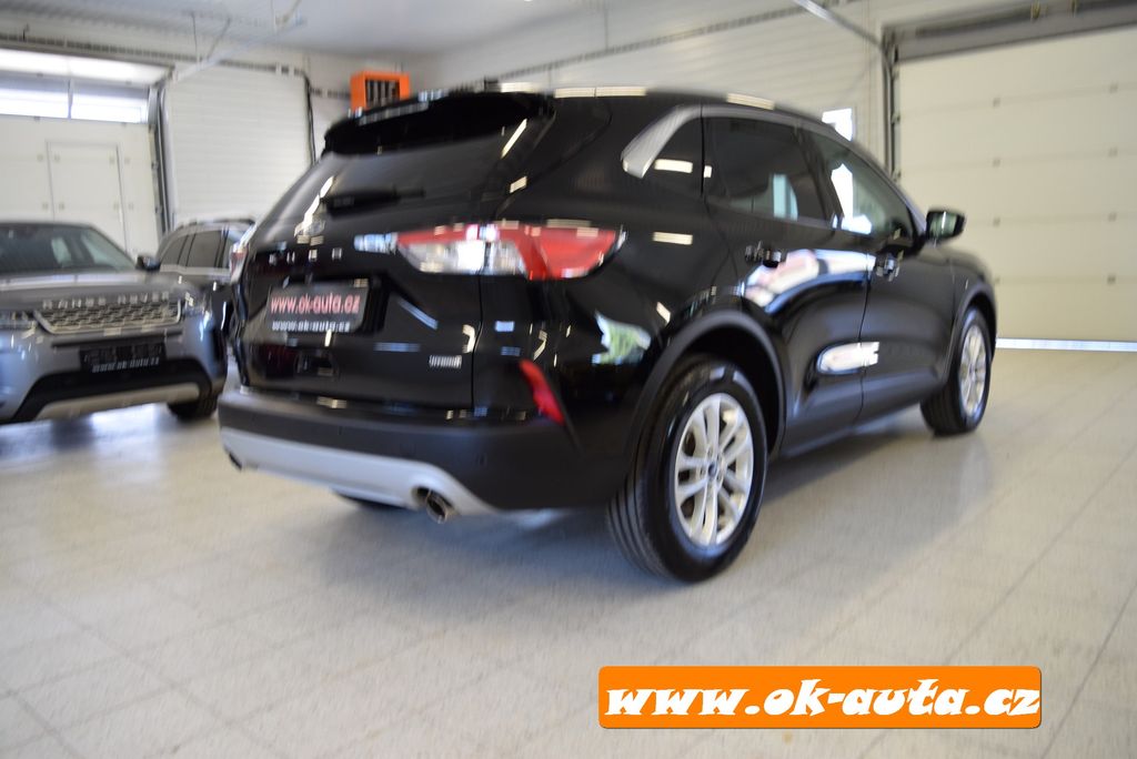 ford-kuga-2-5-hybrid-titanium-2023 - 6