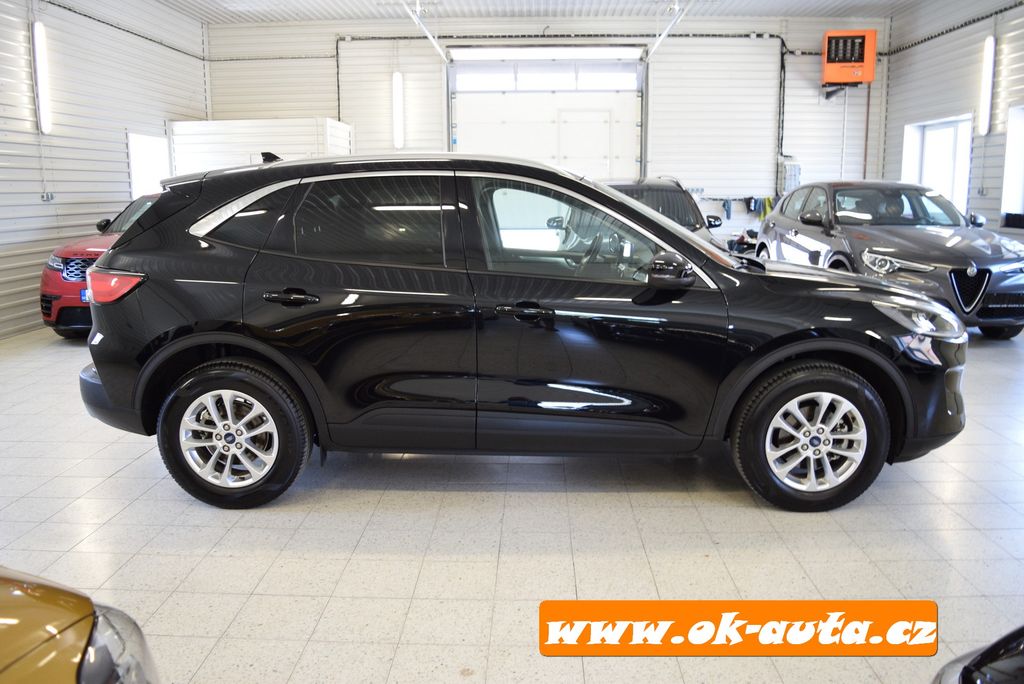 ford-kuga-2-5-hybrid-titanium-2023 - 8