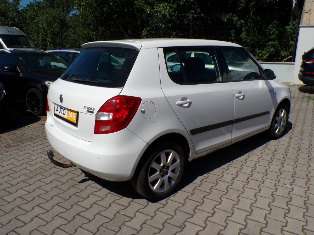 skoda-fabia-1-4-16v-elegance - 3