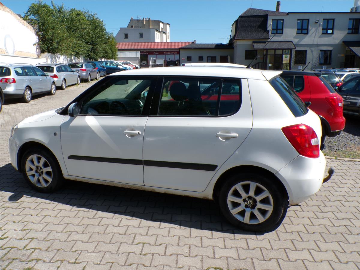 skoda-fabia-1-4-16v-elegance - 5