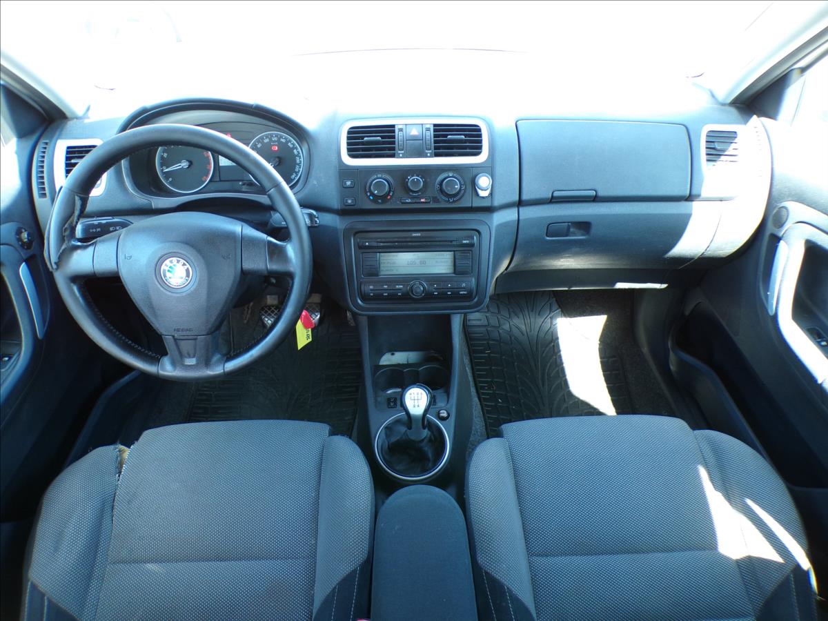 skoda-fabia-1-4-16v-elegance - 6