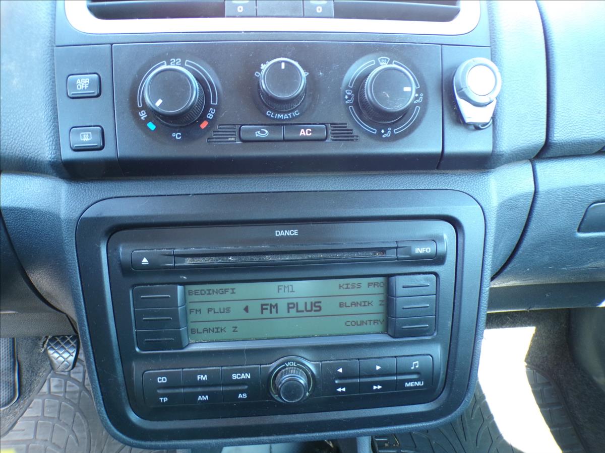 skoda-fabia-1-4-16v-elegance - 8