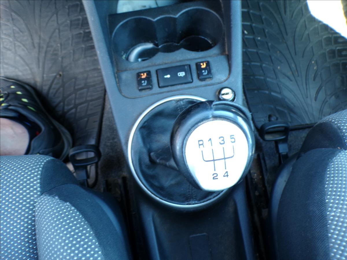 skoda-fabia-1-4-16v-elegance - 9