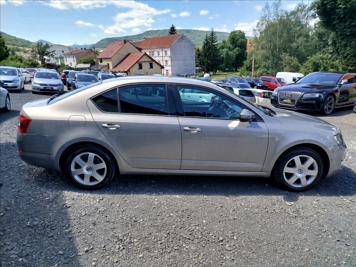 skoda-octavia-1-2-tsi-77-kw-dsg-navi-parkasistent - 6