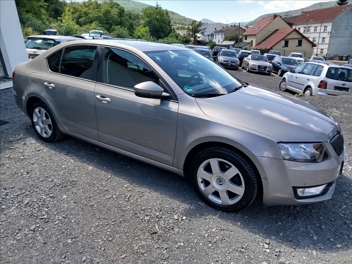 skoda-octavia-1-2-tsi-77-kw-dsg-navi-parkasistent - 7