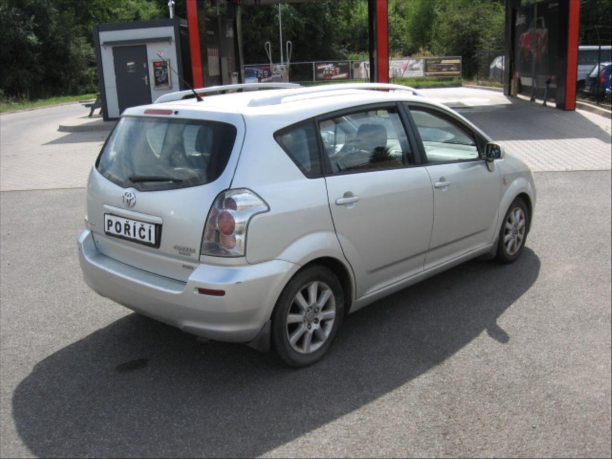 toyota-corolla-verso-2-2-d-4d - 5