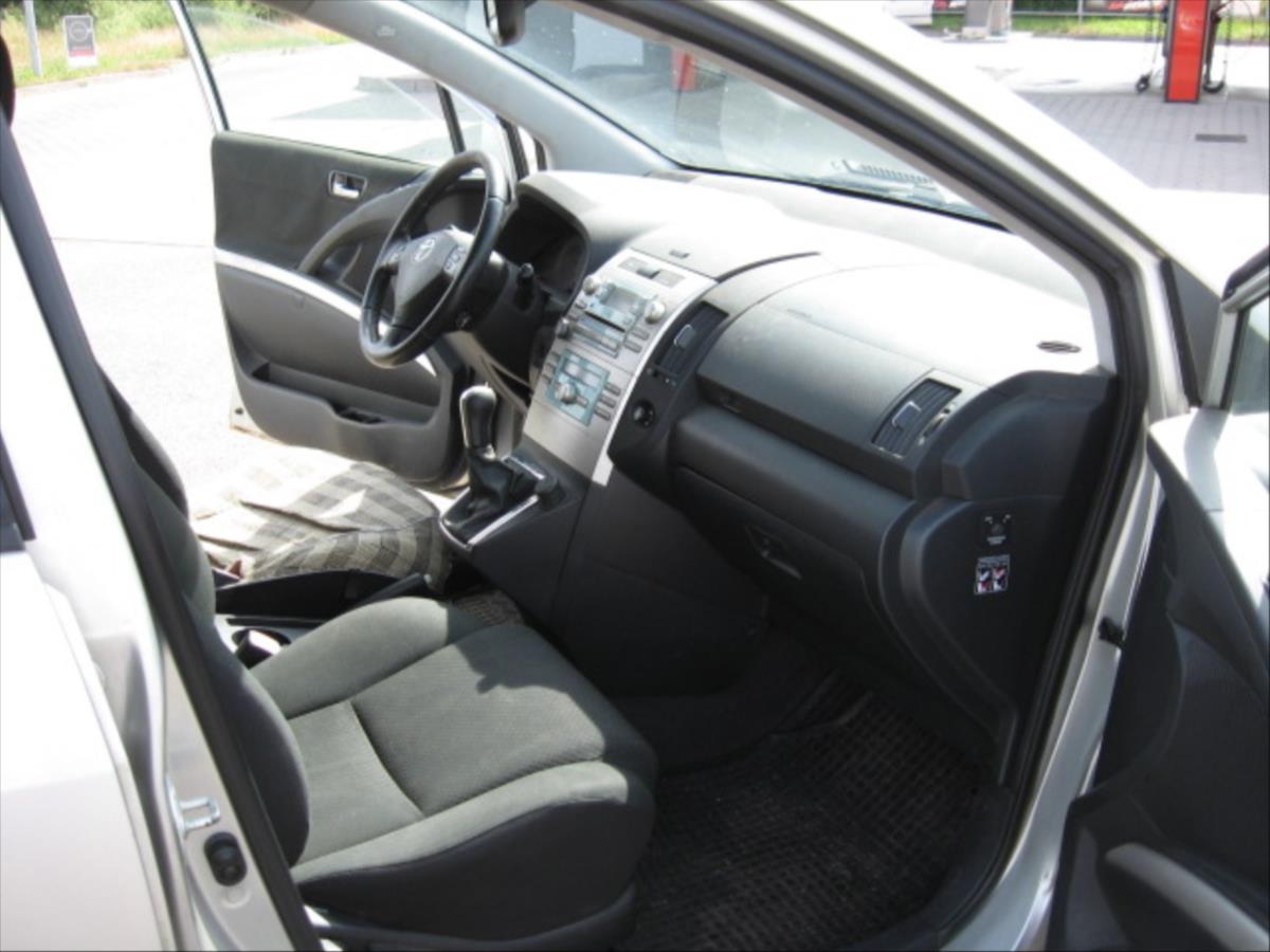 toyota-corolla-verso-2-2-d-4d - 8