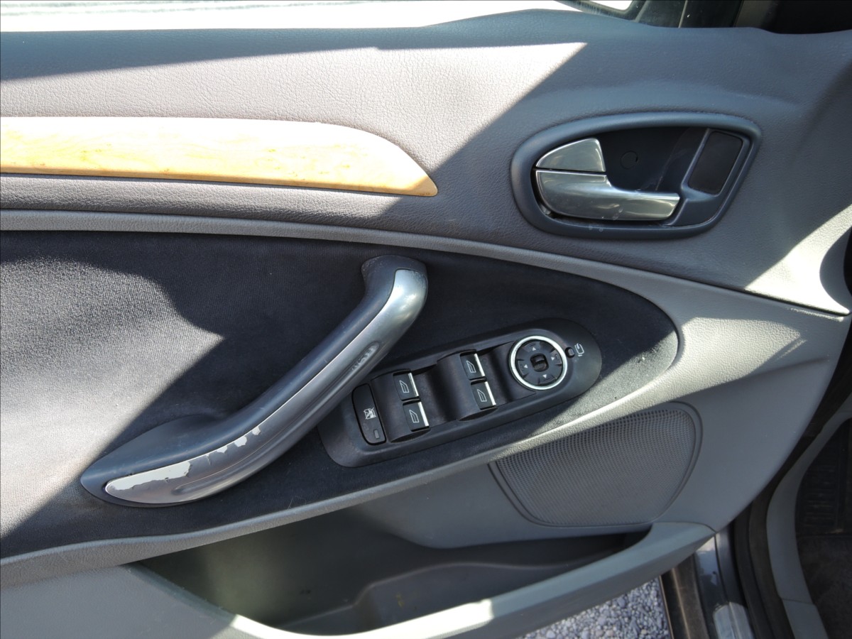 ford-galaxy-2-0-tdci-ghia-kuze-panorama-7m - 9