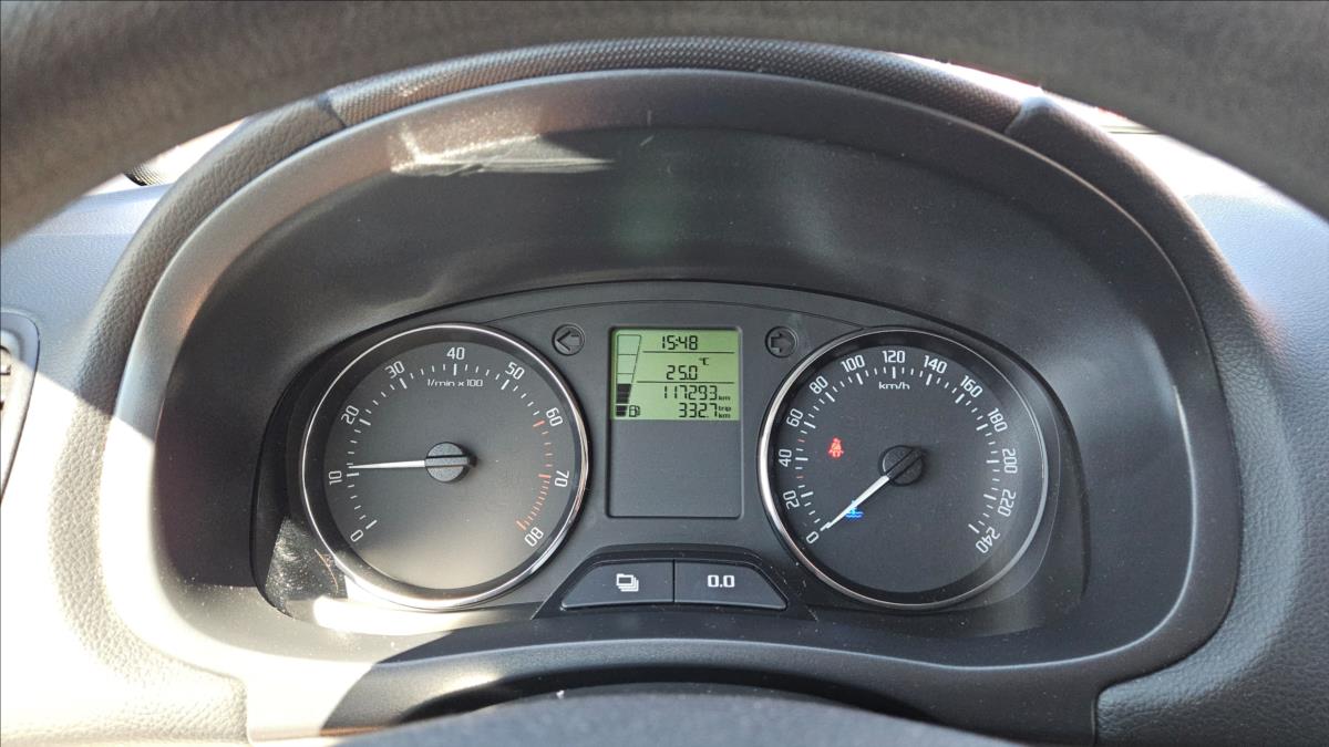 skoda-fabia-1-4-16v-ambiente - 9