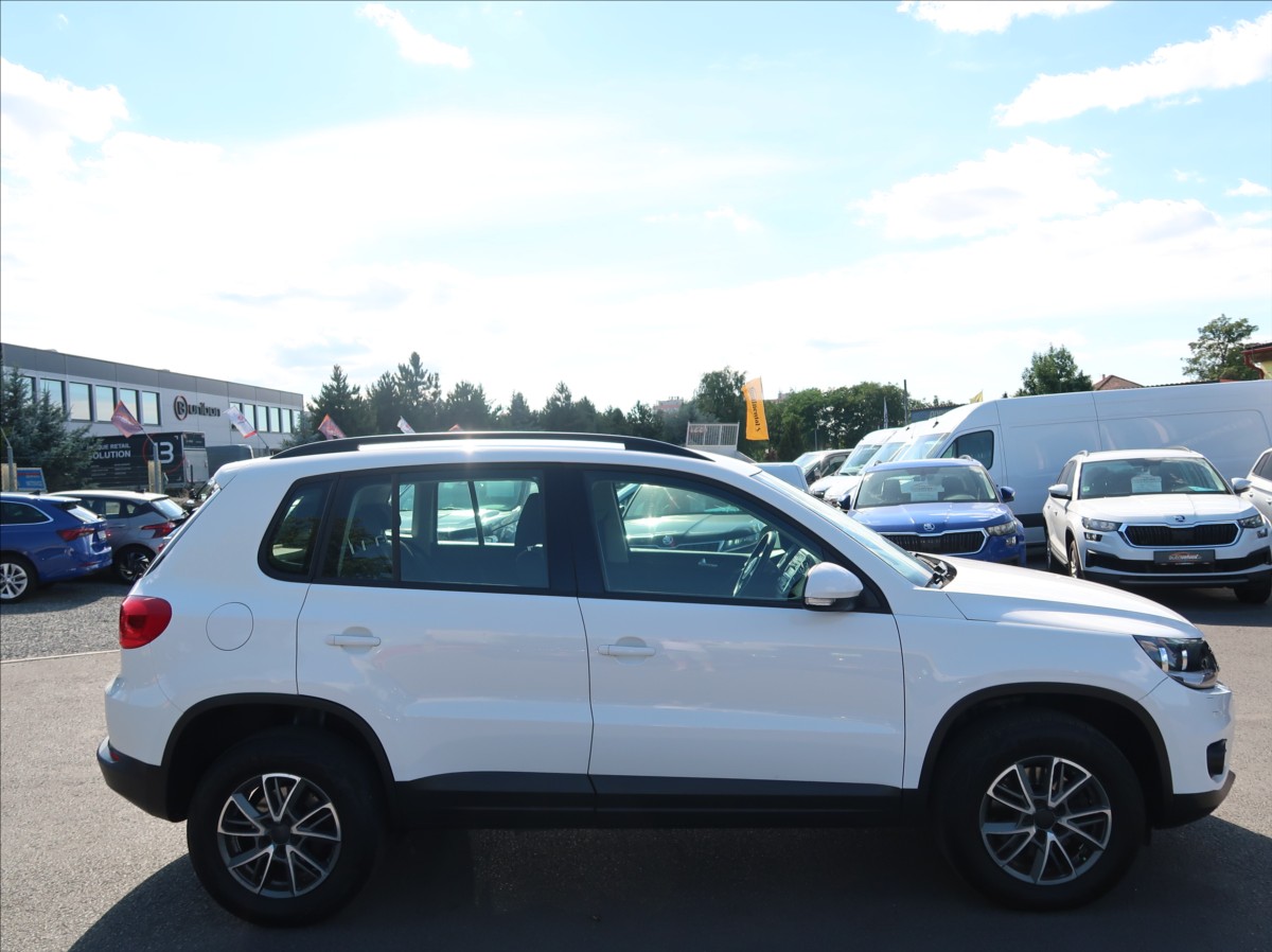 volkswagen-tiguan-2-0-tdi-103kw-novecr-aut-klima - 4