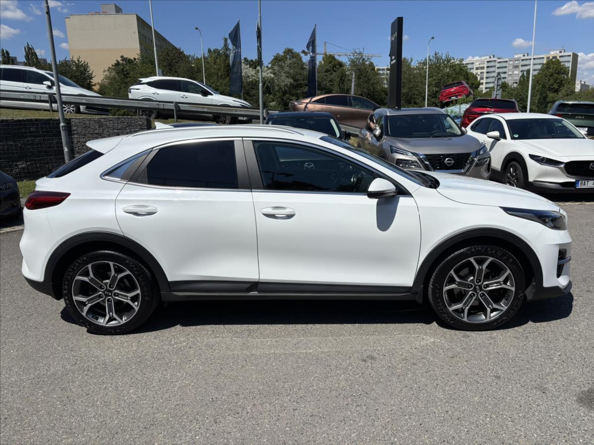 kia-xceed-1-5-tgdi-top-zaruka-kamera-navi - 5