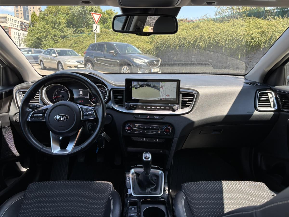 kia-xceed-1-5-tgdi-top-zaruka-kamera-navi - 8