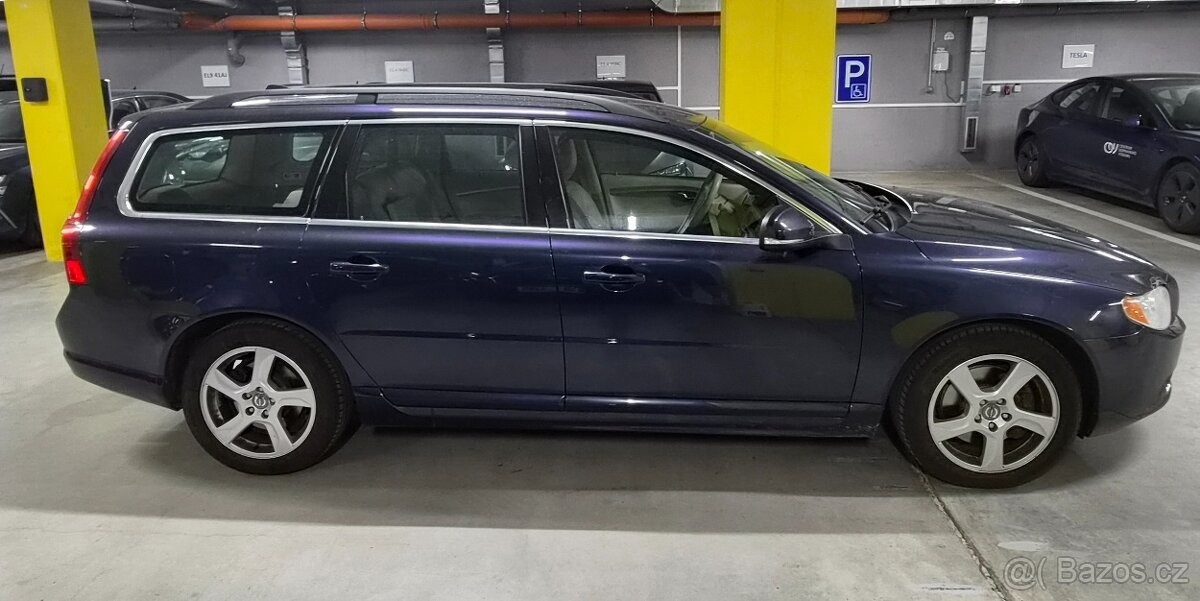 volvo-v70-2-4-d5-4x4-158kw - 1