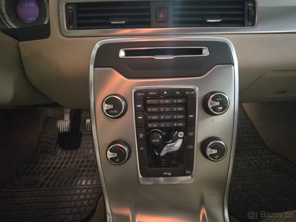volvo-v70-2-4-d5-4x4-158kw - 8