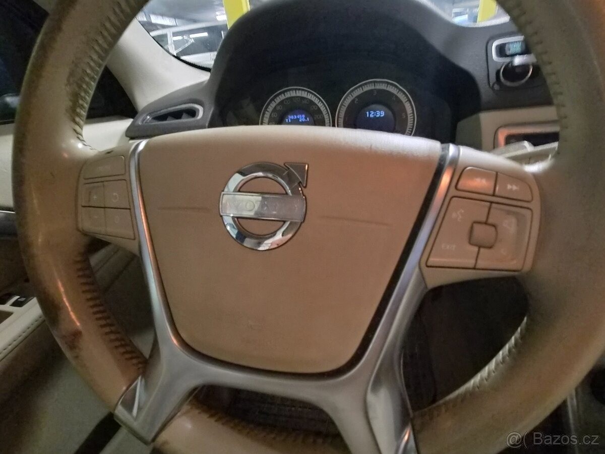 volvo-v70-2-4-d5-4x4-158kw - 9