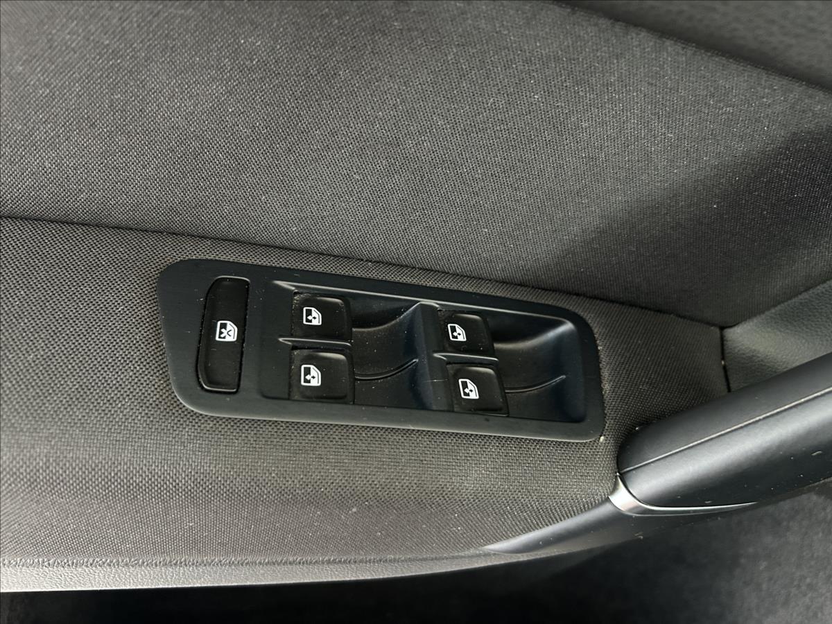 volkswagen-golf-sportsvan-1-4-tsi-92kw-comfortline-tazne - 9