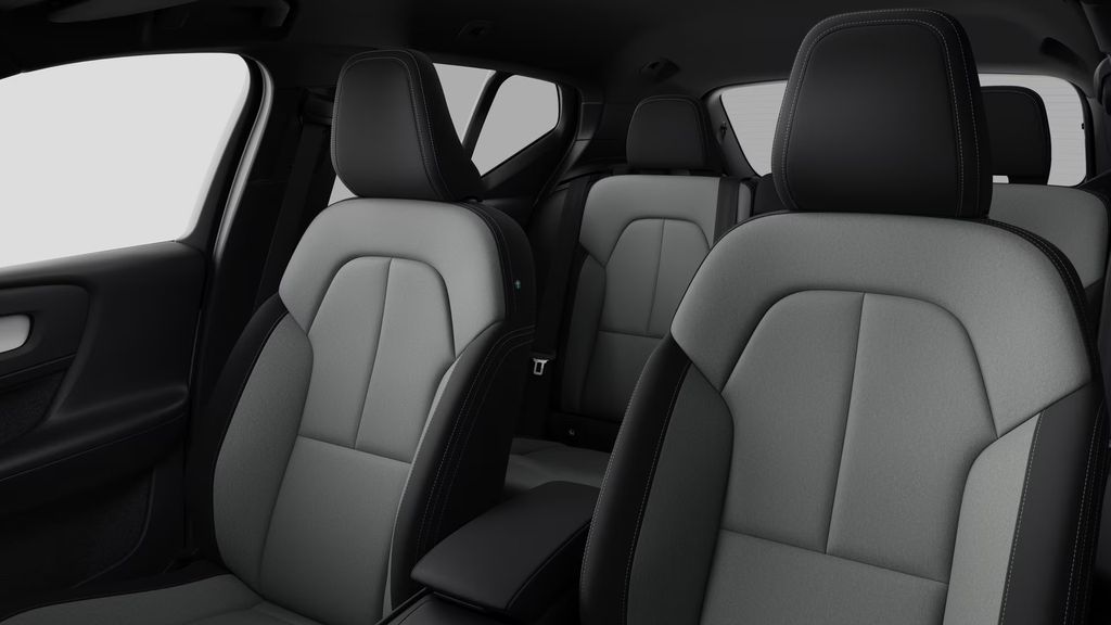 volvo-xc40-plus-black-ed-b4-b4-360-lounge-paket - 4