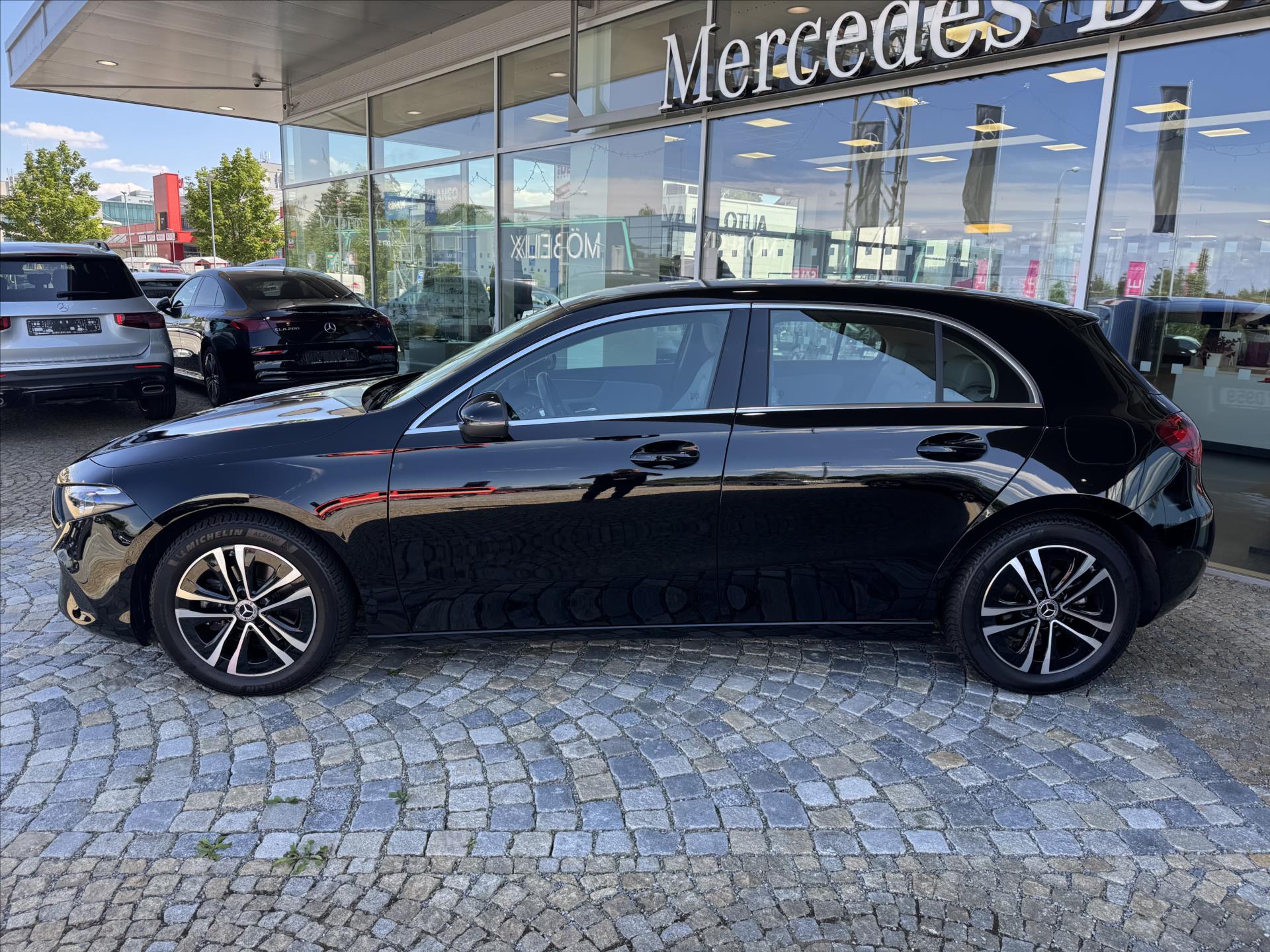 mercedes-benz-tridy-a-200d-progressive - 2