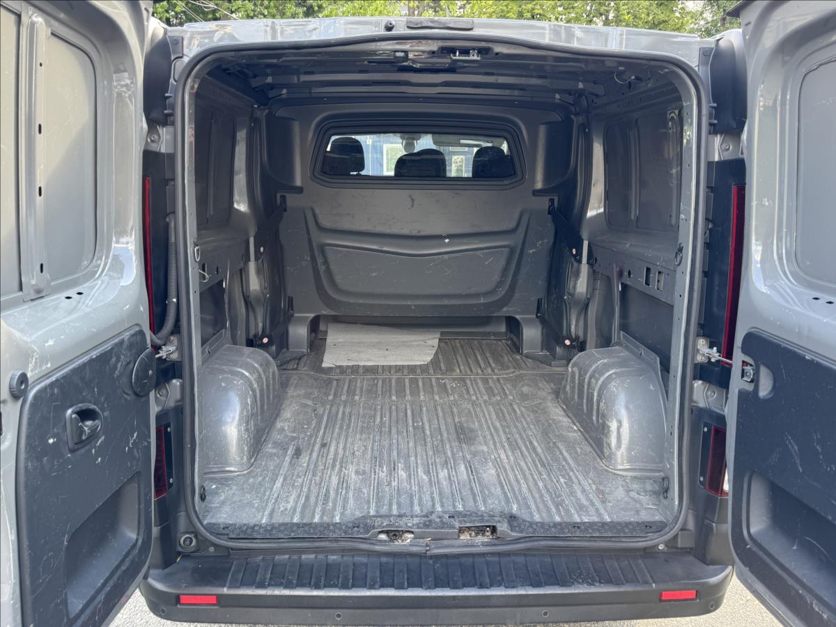 opel-vivaro-1-6-klimatizace-6-mist - 9