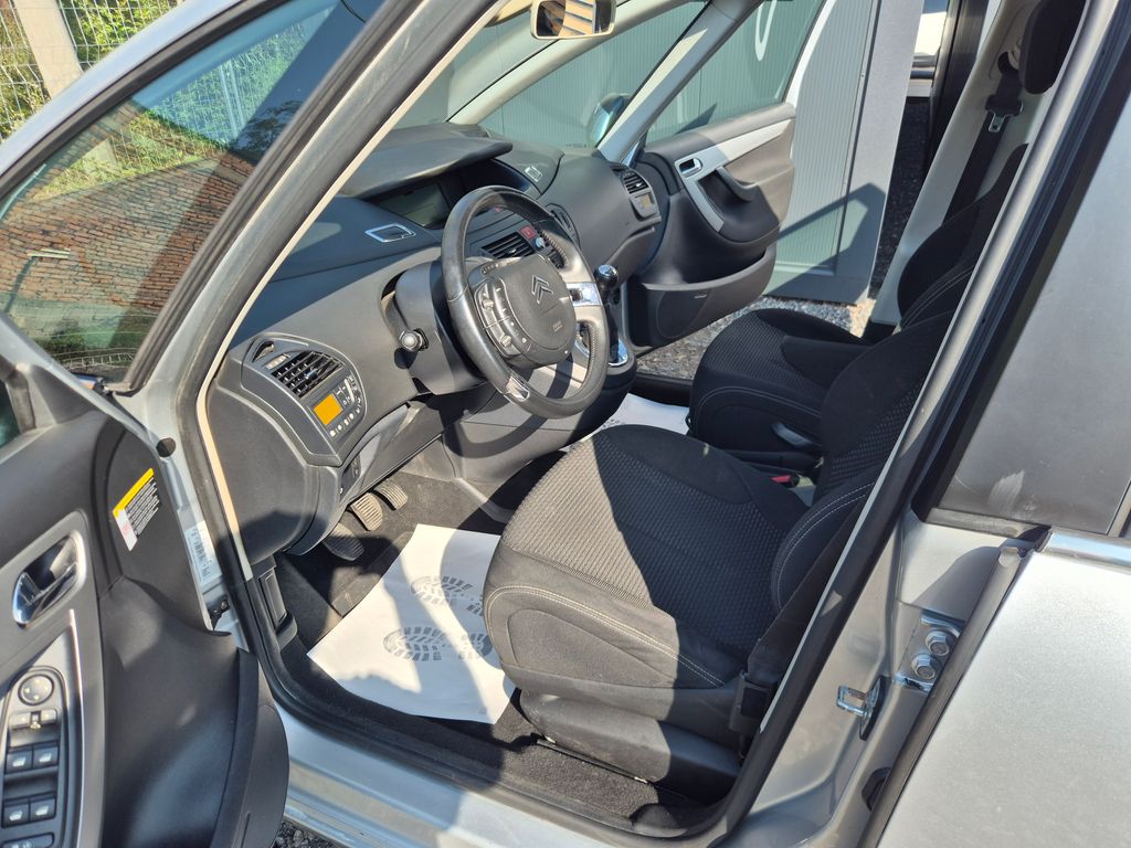 citroen-c4-picasso-1-6hdi-80kw-pekny-stav - 8