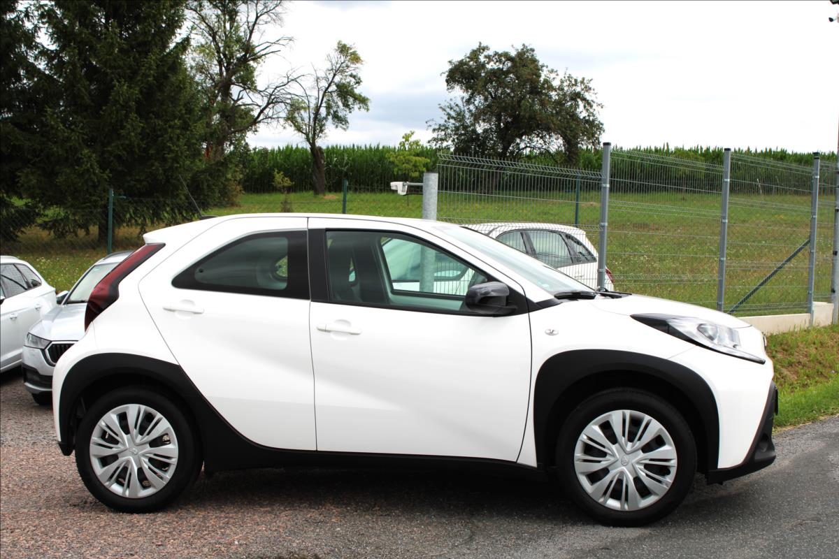 toyota-aygo-1-0-vvt-i-comfort-10-600-km - 5