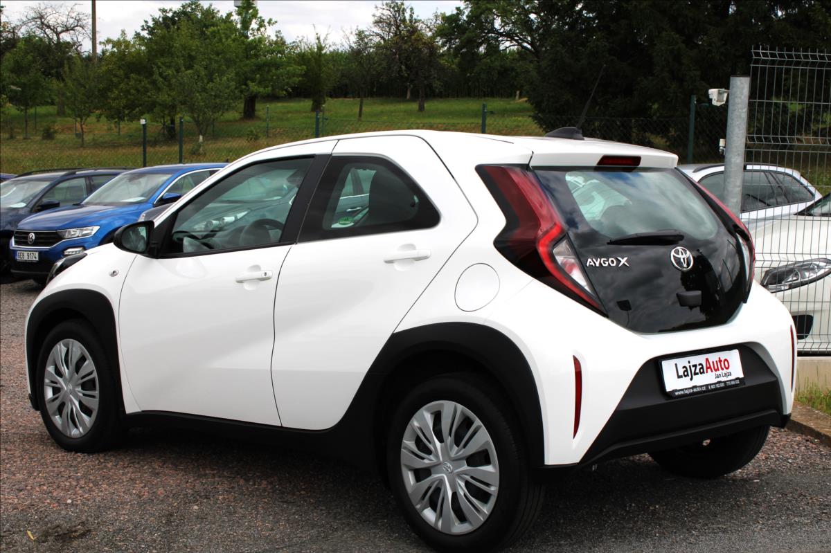 toyota-aygo-1-0-vvt-i-comfort-10-600-km - 9