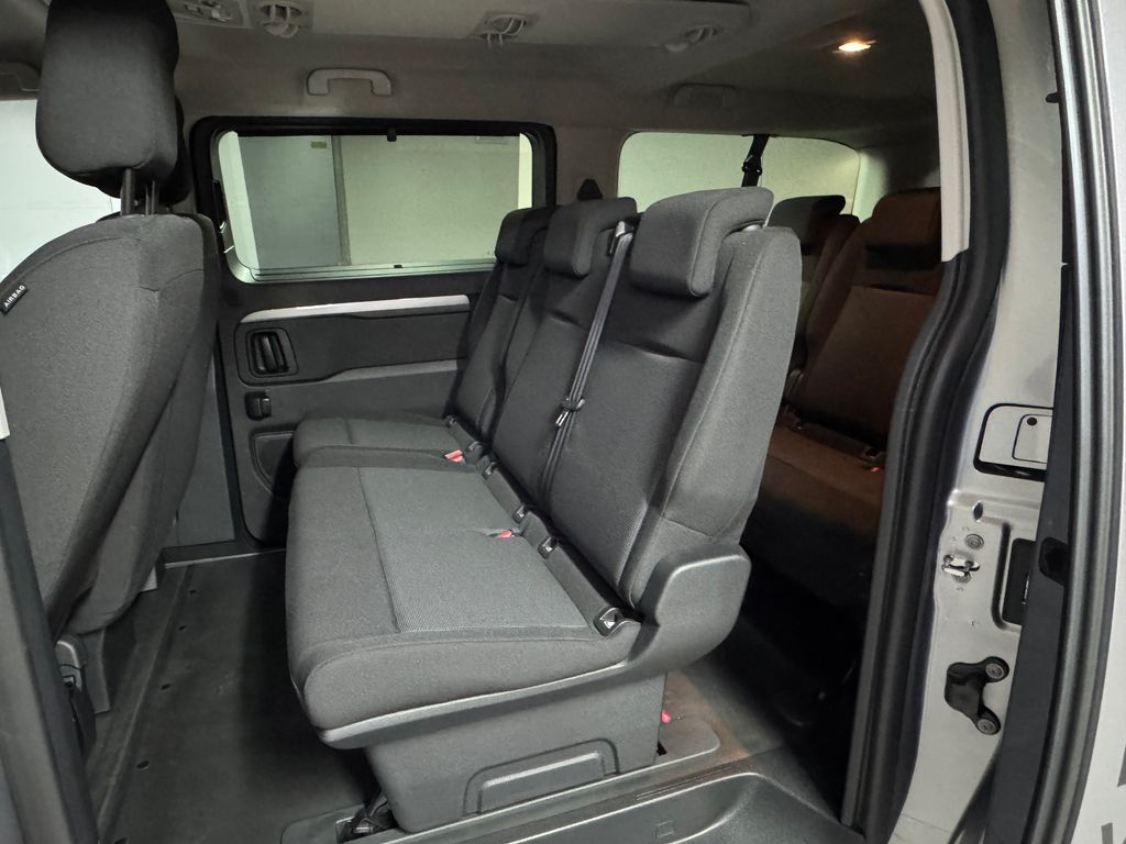 toyota-proace-verso-2-2-d-4d-glass-van-business-9s-comfort - 9