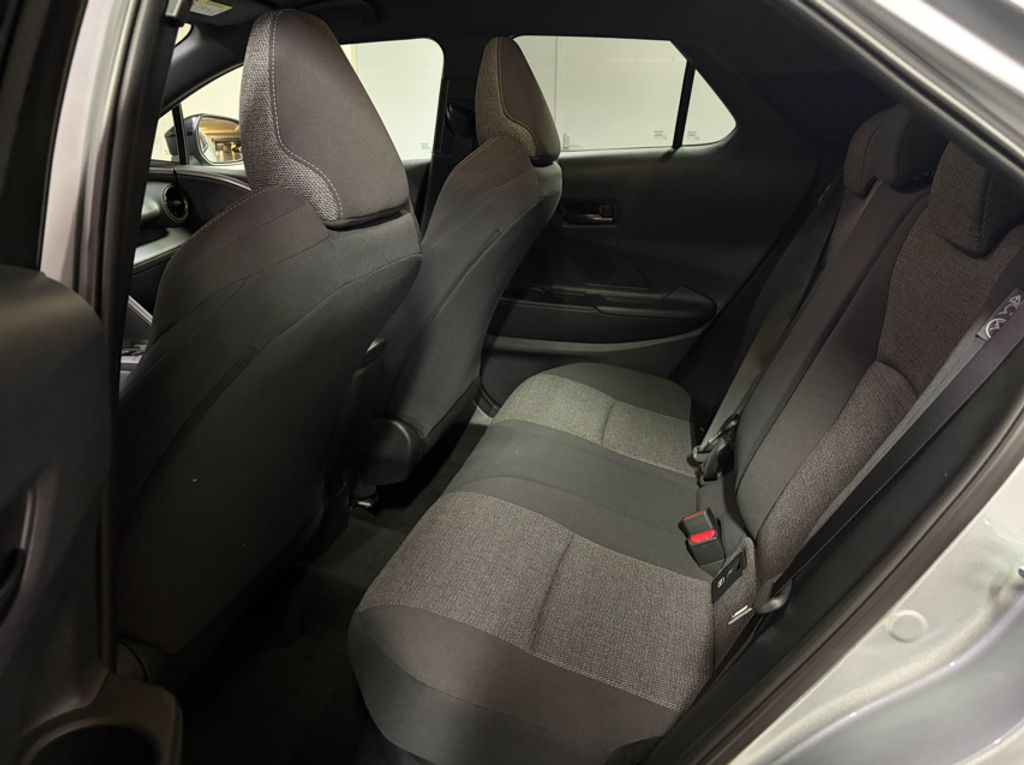 toyota-c-hr-1-8-hev-cvt-style - 9