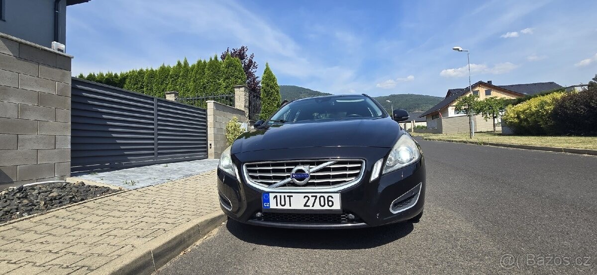 Volvo V60 2,0   100kW rok v.2013 AUTOMAT