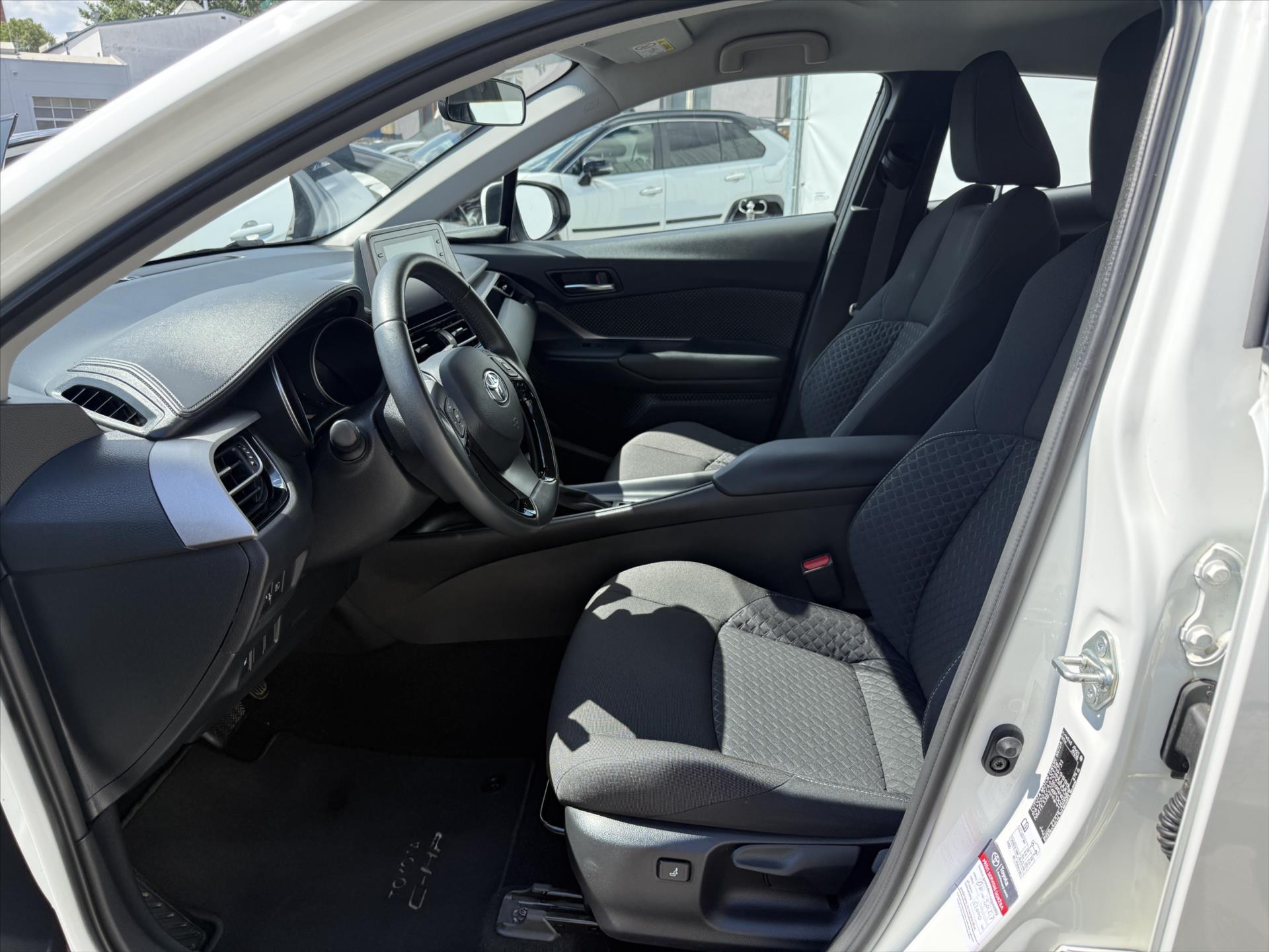 toyota-c-hr-1-8-comfort-business - 7