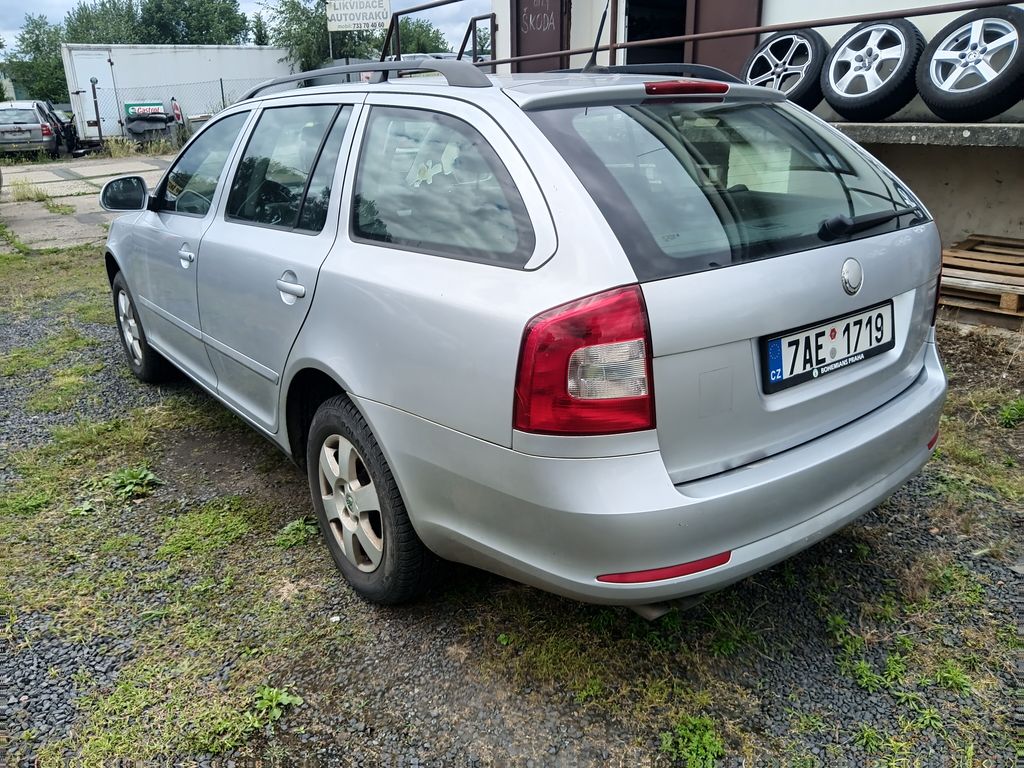 skoda-octavia-1-9-tdi-4x4-combi - 2
