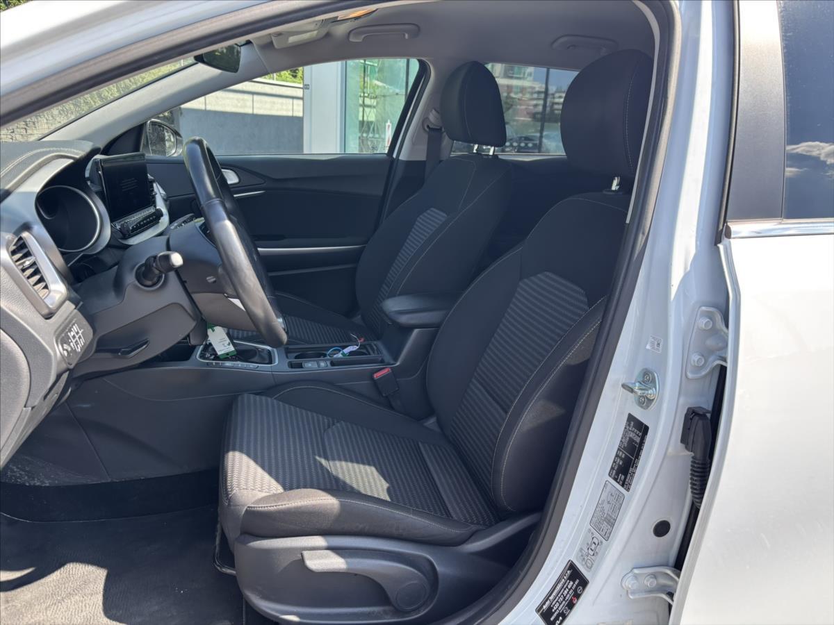 kia-ceed-1-5-tgdi-at-top-zaruka-adaptiv - 9