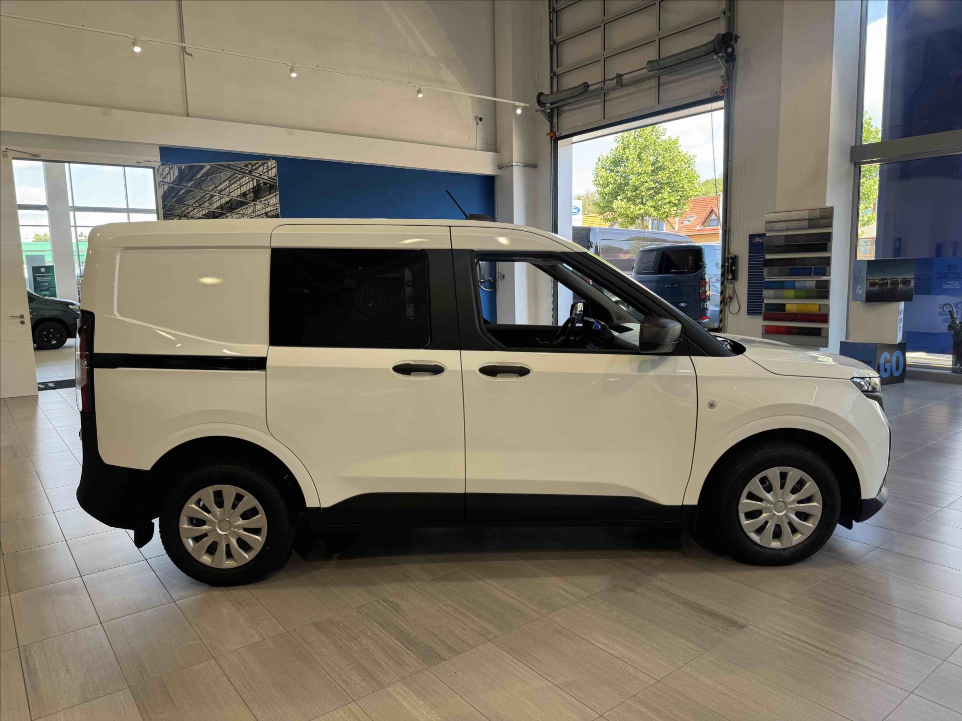 ford-transit-courier-1-5-ecoblue-73-kw-100-koni-6-st-manual-kombi-n1-trend-l1 - 2