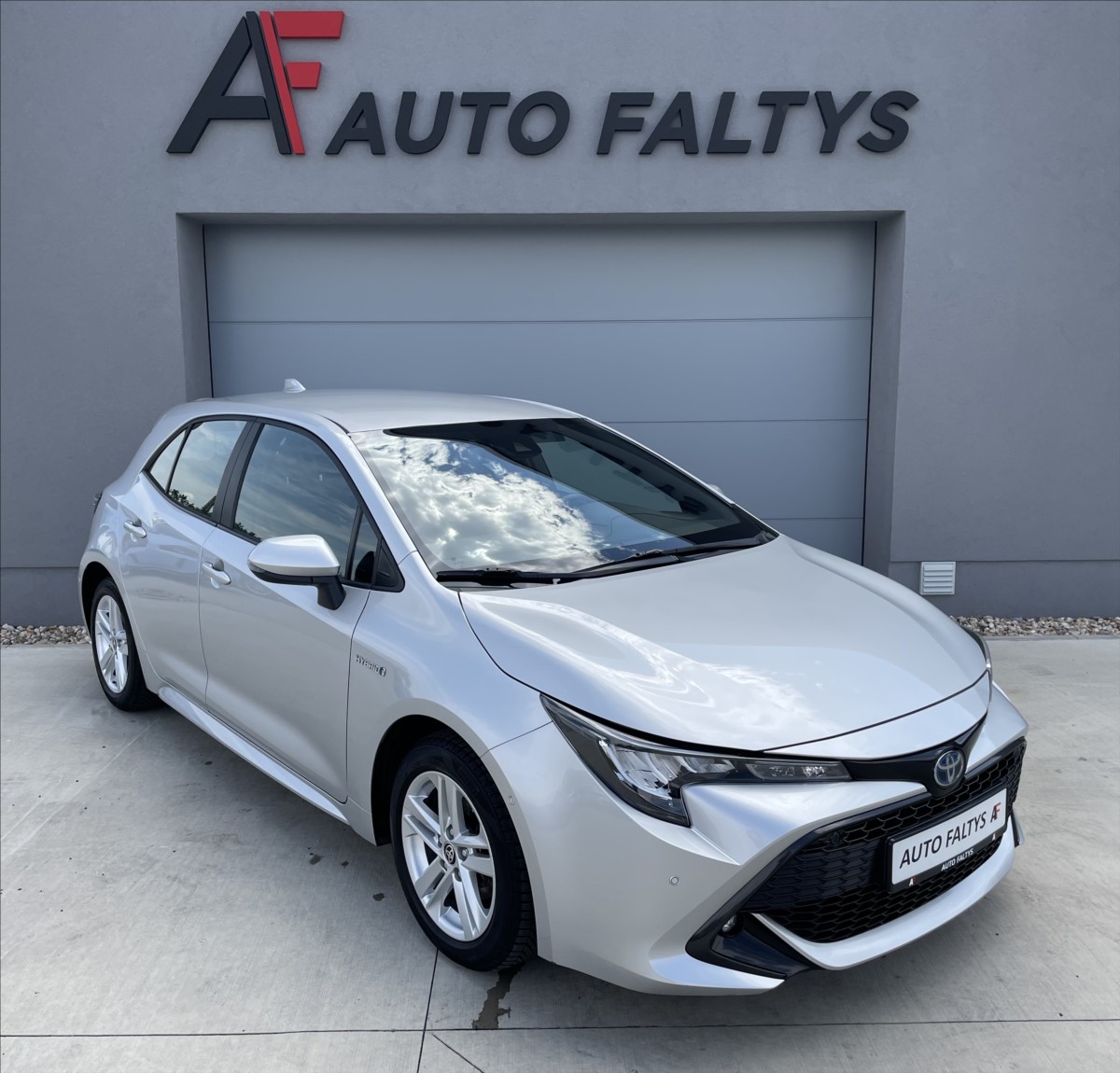 Toyota Corolla 1,8 Hybrid e-CVT Confort ČR.1.MAJ.