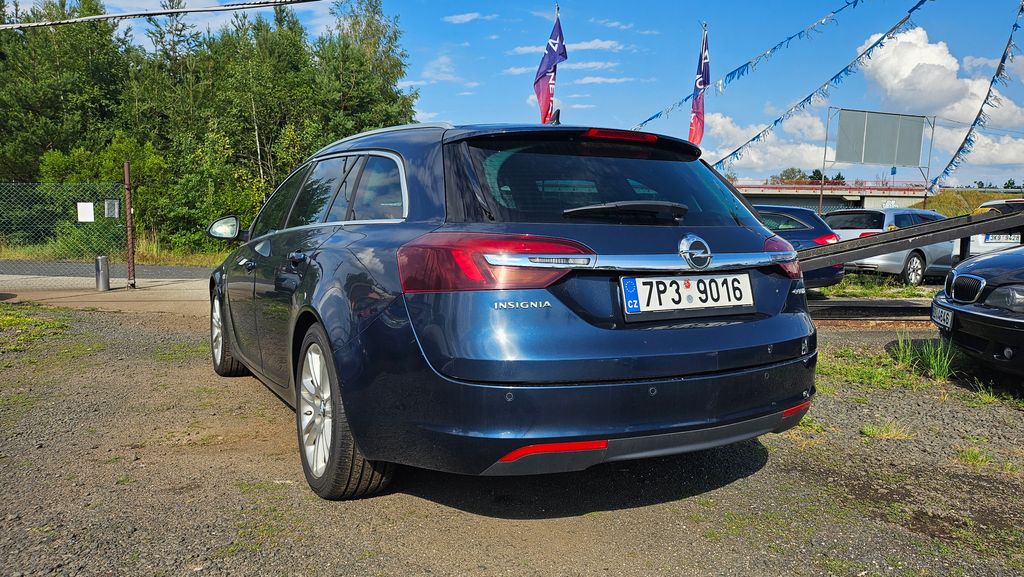 opel-insignia-1-9-td-sport-tourer - 4
