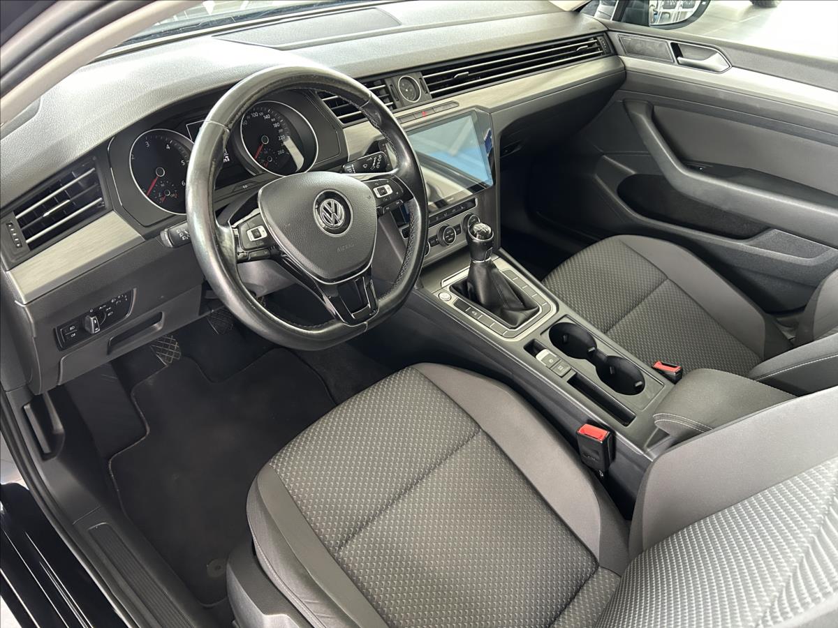 volkswagen-passat-2-0-tdi-110kw-1-maj-serviska - 6