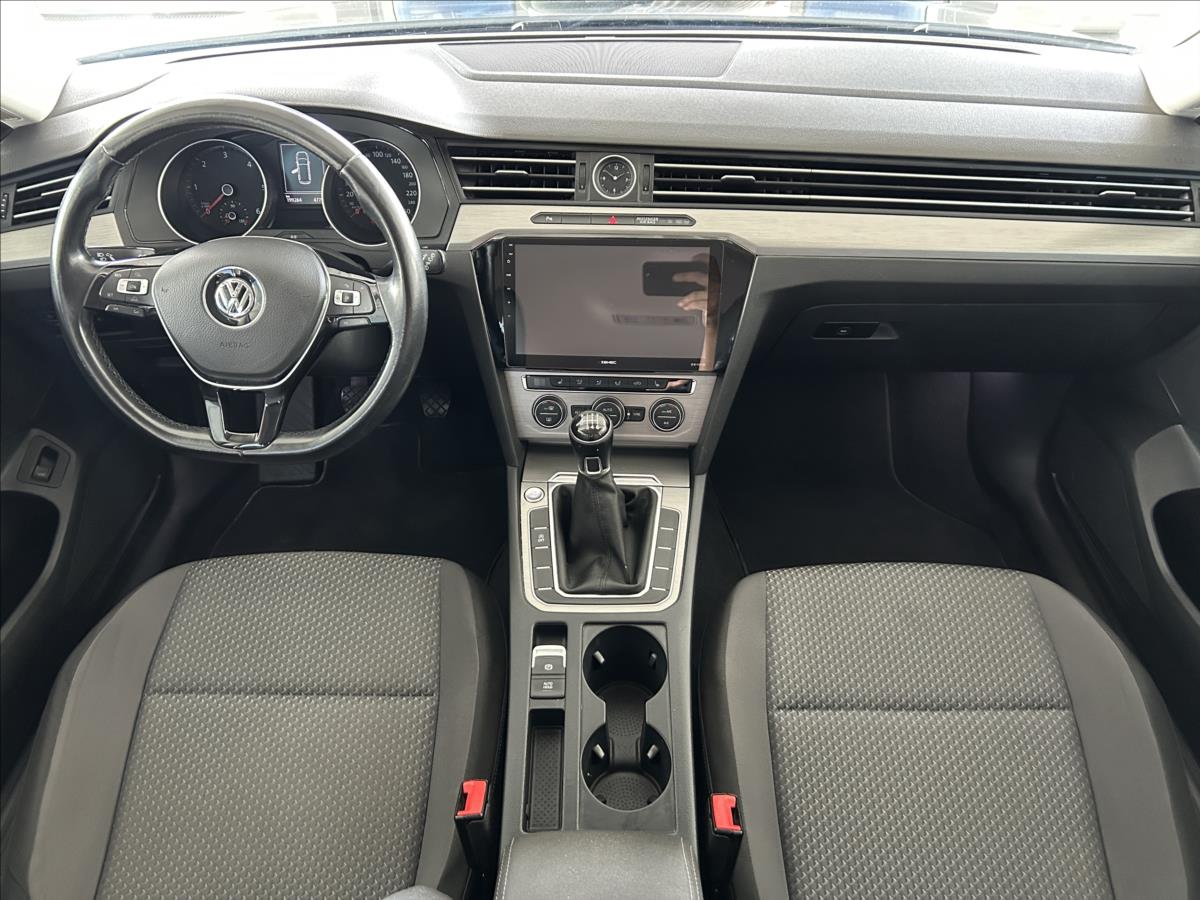 volkswagen-passat-2-0-tdi-110kw-1-maj-serviska - 7
