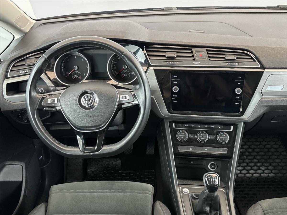 volkswagen-touran-2-0-tdi-comfortline - 4