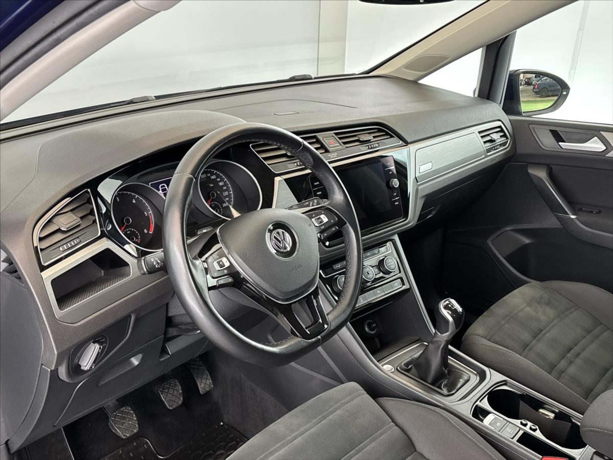 volkswagen-touran-2-0-tdi-comfortline - 5