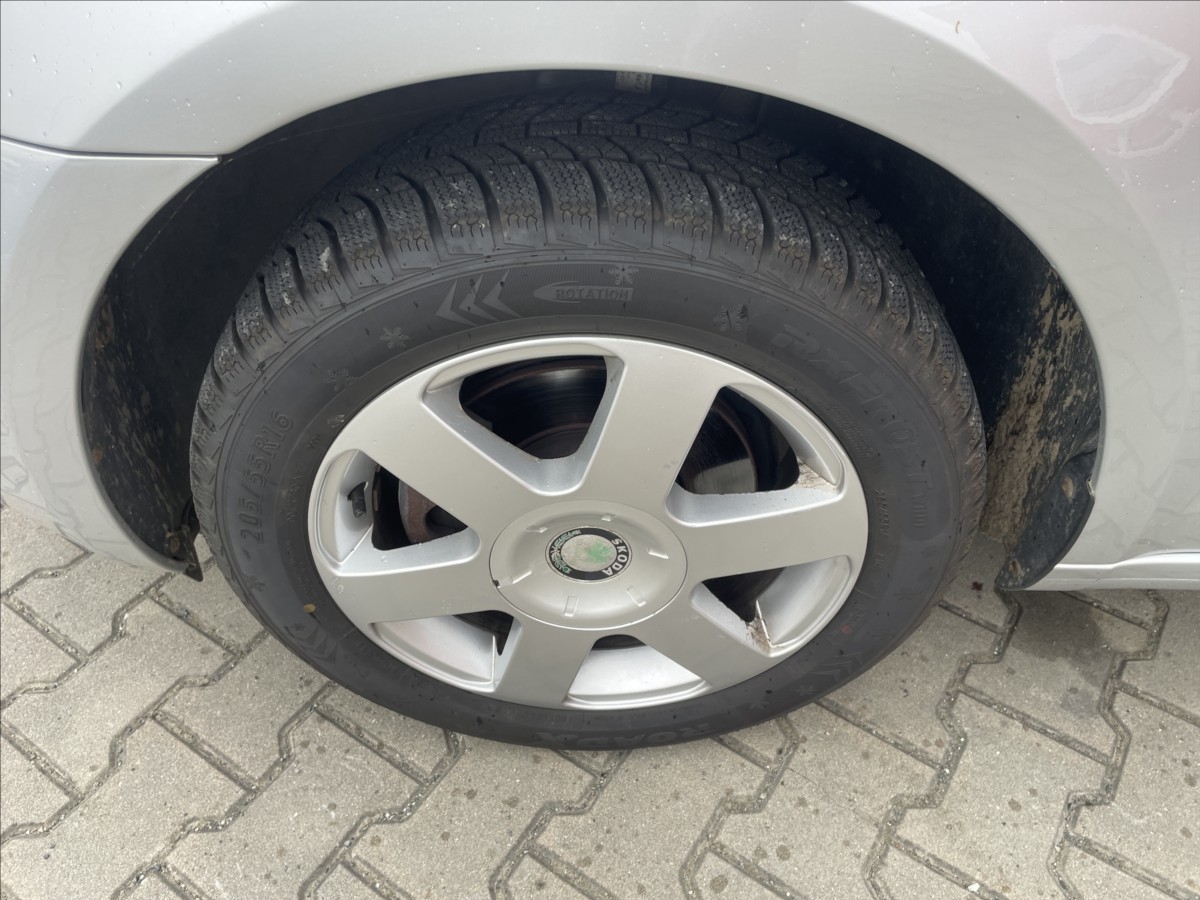skoda-octavia-2-0-tdi-4x4-cr-digiklima-xenony-webasto-iii - 5